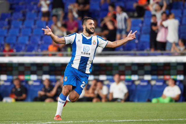 维尼修斯庆祝当选年度最佳球员 把World拼成word