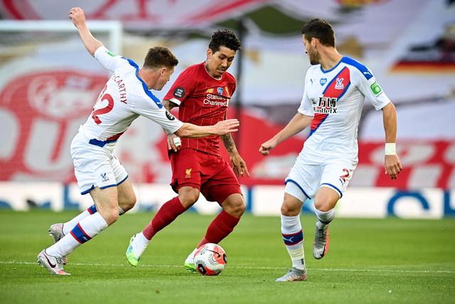 C罗庆祝击败达马克：打进2球全取3分